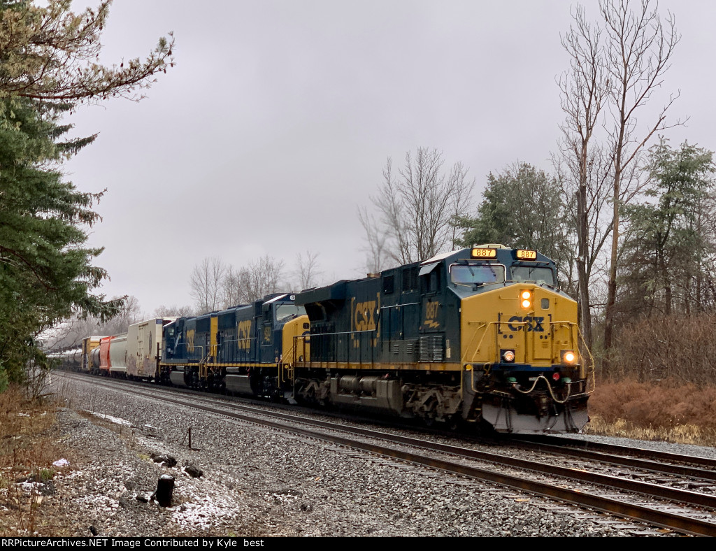 CSX 887 on Q364